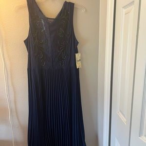 NWT Reba Woman Navy lace sleeveless dress with pleated skirt, size 2x